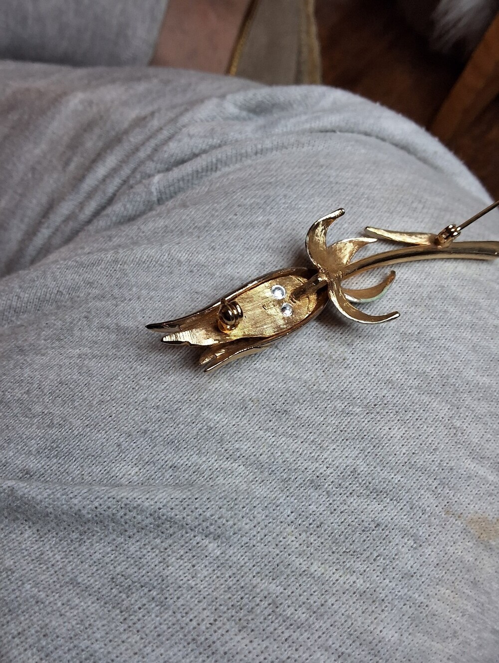 Vintage Crown Trifari Pink Green Enamel Tulip Flower Brooch Gold Tone - Picture 6 of 7